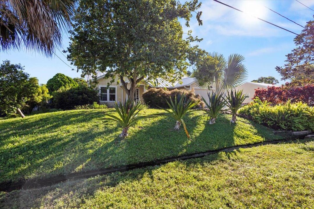 Active With Contract: $400,000 (3 beds, 2 baths, 1546 Square Feet)