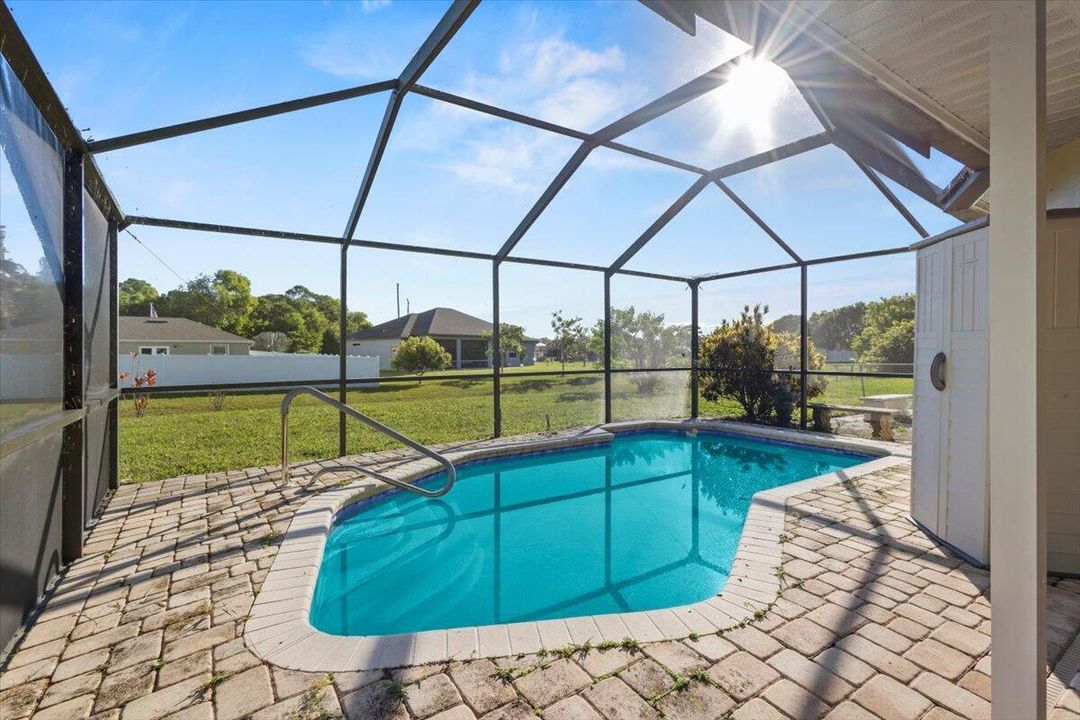 Active With Contract: $400,000 (3 beds, 2 baths, 1546 Square Feet)