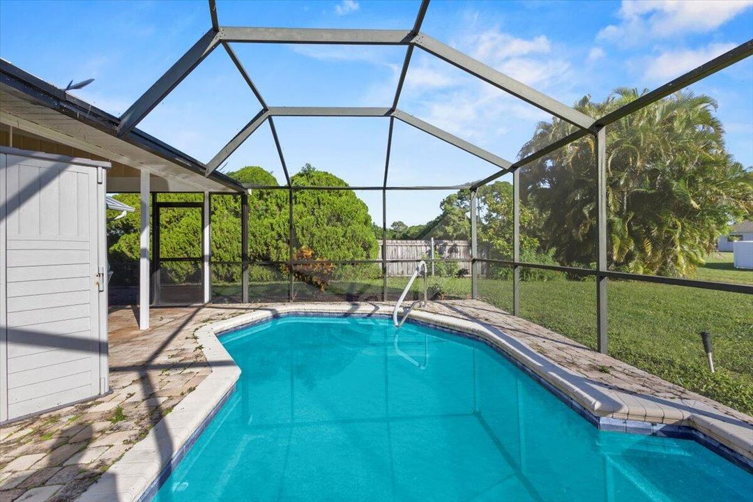 Active With Contract: $400,000 (3 beds, 2 baths, 1546 Square Feet)