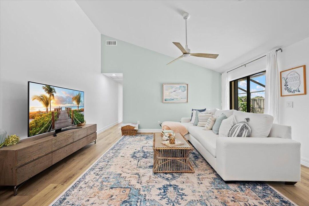 Active With Contract: $435,000 (3 beds, 2 baths, 1276 Square Feet)