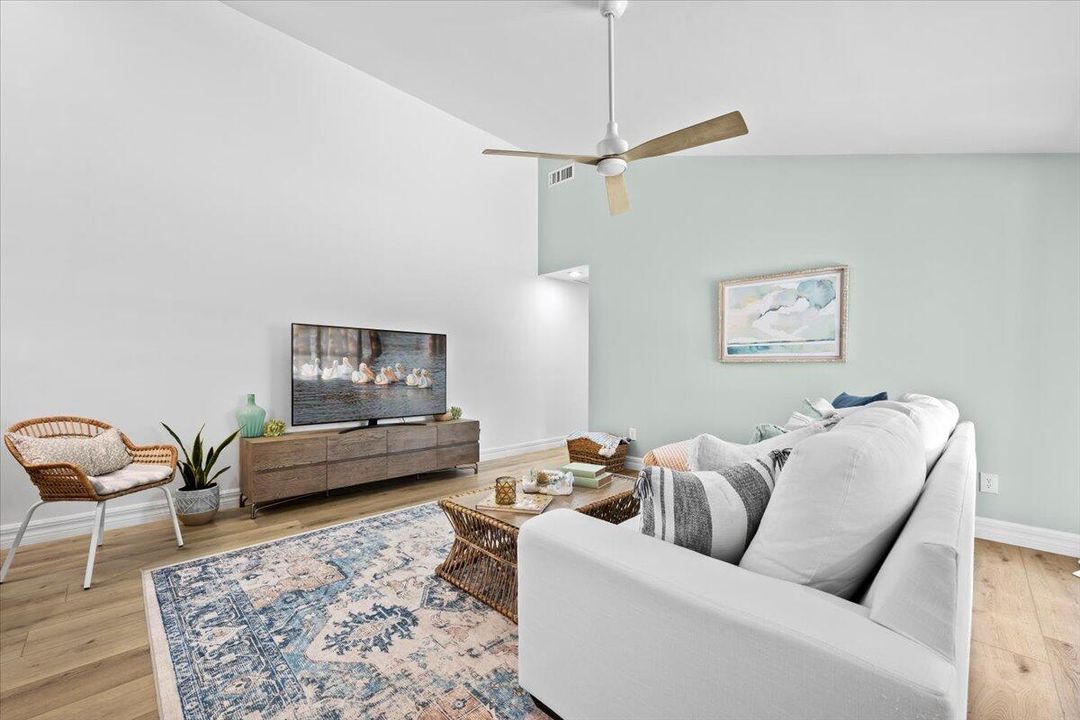 Active With Contract: $435,000 (3 beds, 2 baths, 1276 Square Feet)