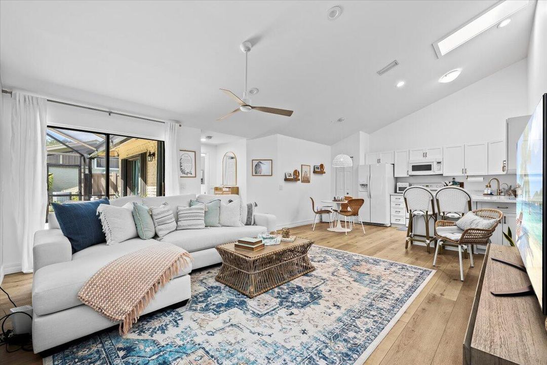 Active With Contract: $435,000 (3 beds, 2 baths, 1276 Square Feet)