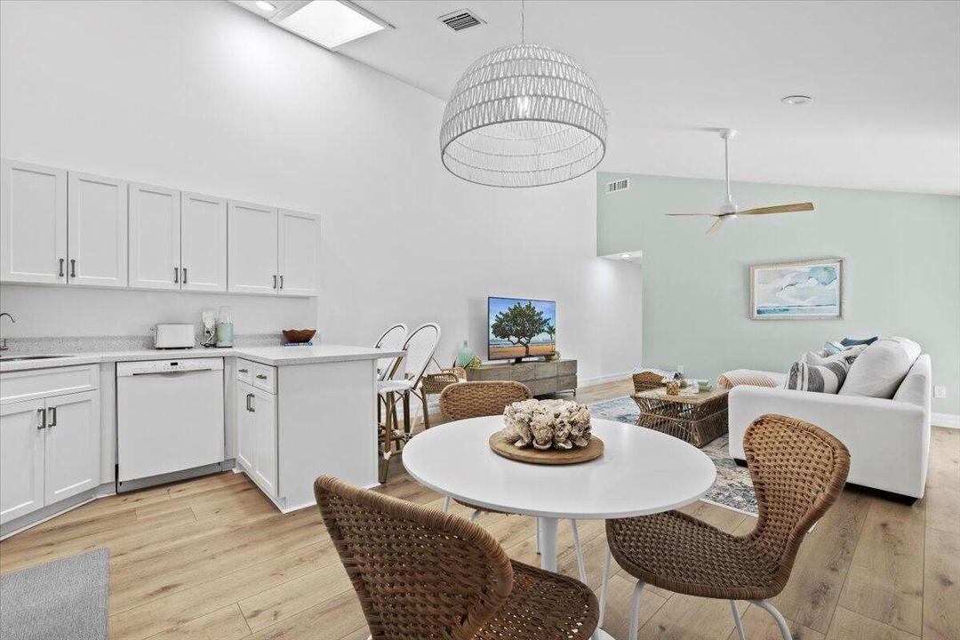 Active With Contract: $435,000 (3 beds, 2 baths, 1276 Square Feet)