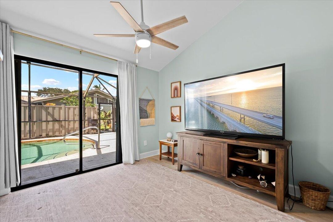 Active With Contract: $435,000 (3 beds, 2 baths, 1276 Square Feet)