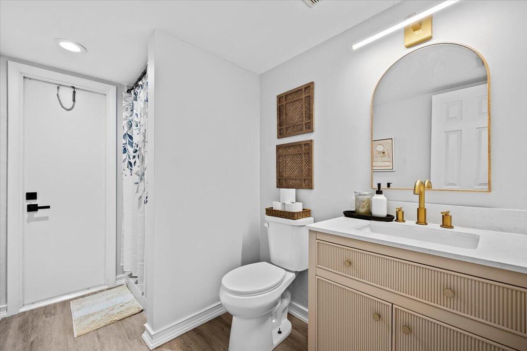 Active With Contract: $435,000 (3 beds, 2 baths, 1276 Square Feet)