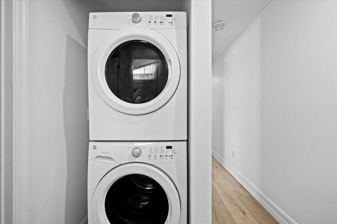 Active With Contract: $435,000 (3 beds, 2 baths, 1276 Square Feet)