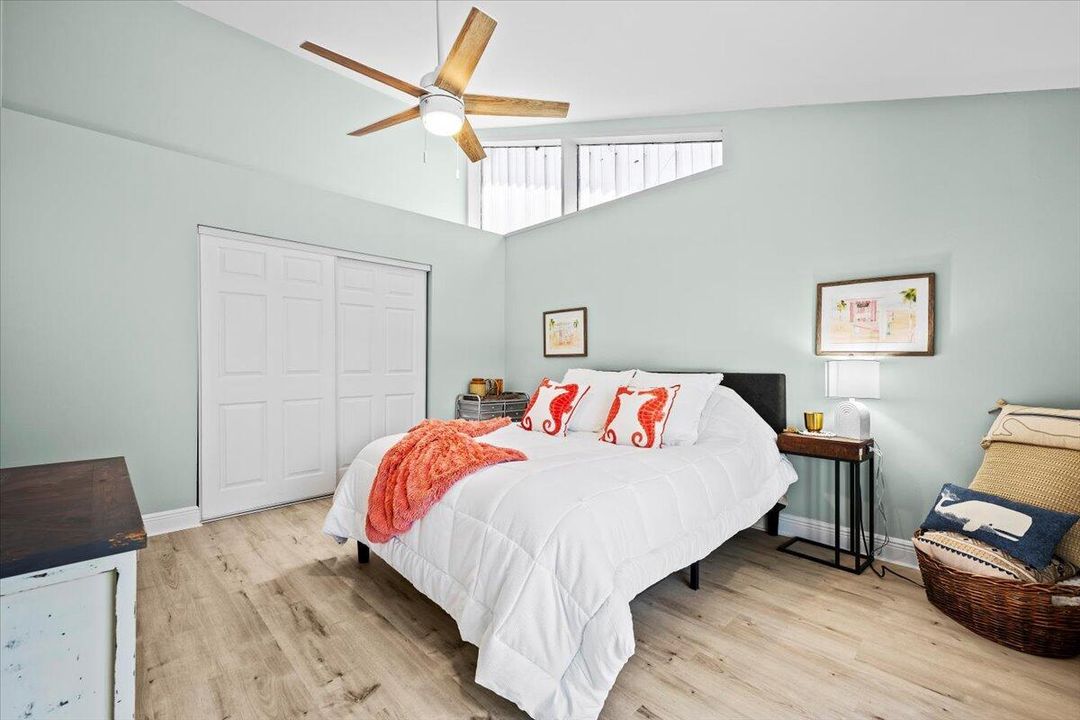 Active With Contract: $435,000 (3 beds, 2 baths, 1276 Square Feet)