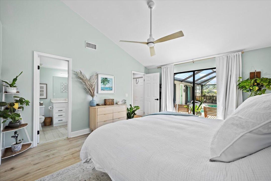 Active With Contract: $435,000 (3 beds, 2 baths, 1276 Square Feet)