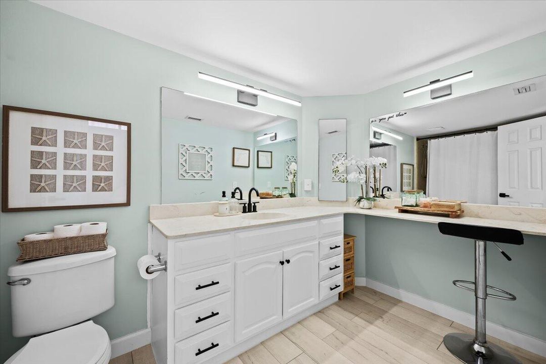 Active With Contract: $435,000 (3 beds, 2 baths, 1276 Square Feet)