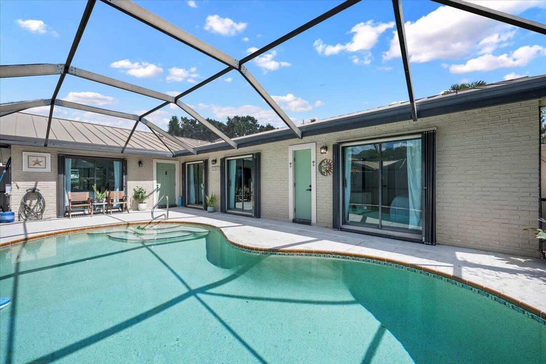 Active With Contract: $435,000 (3 beds, 2 baths, 1276 Square Feet)