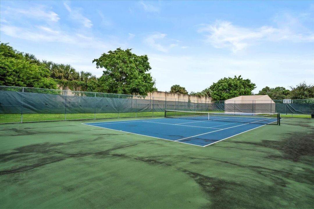 Active With Contract: $435,000 (3 beds, 2 baths, 1276 Square Feet)