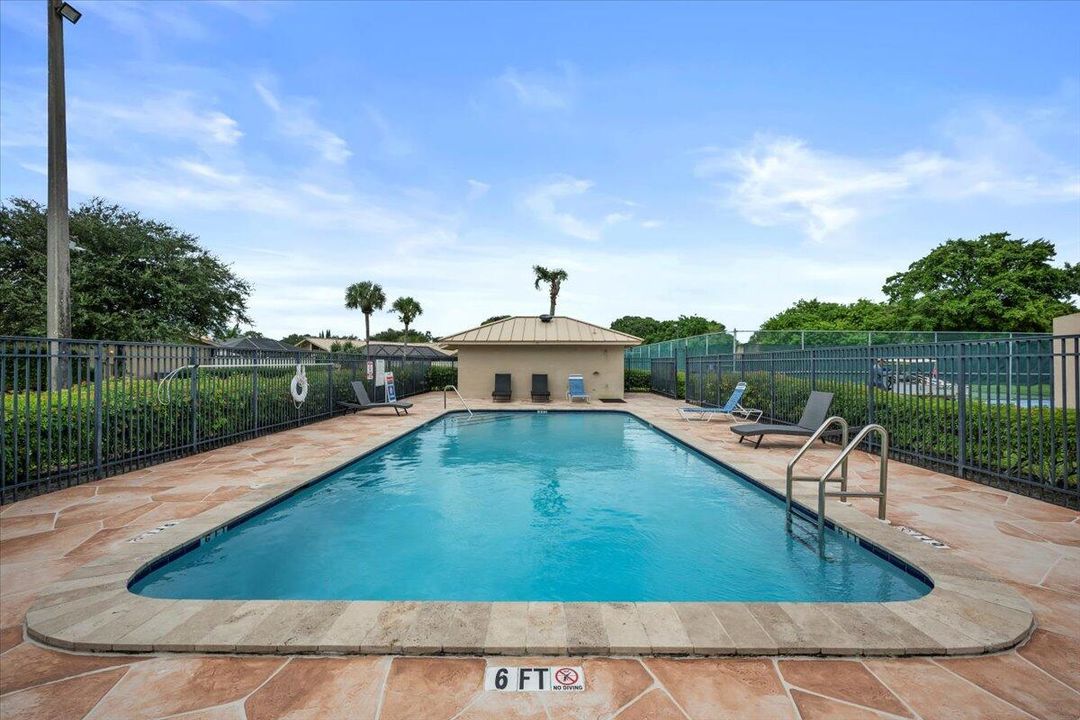 Active With Contract: $435,000 (3 beds, 2 baths, 1276 Square Feet)