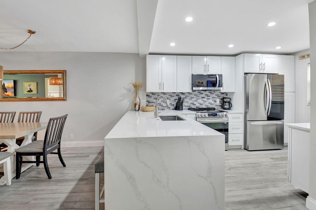 For Sale: $339,900 (2 beds, 2 baths, 1136 Square Feet)