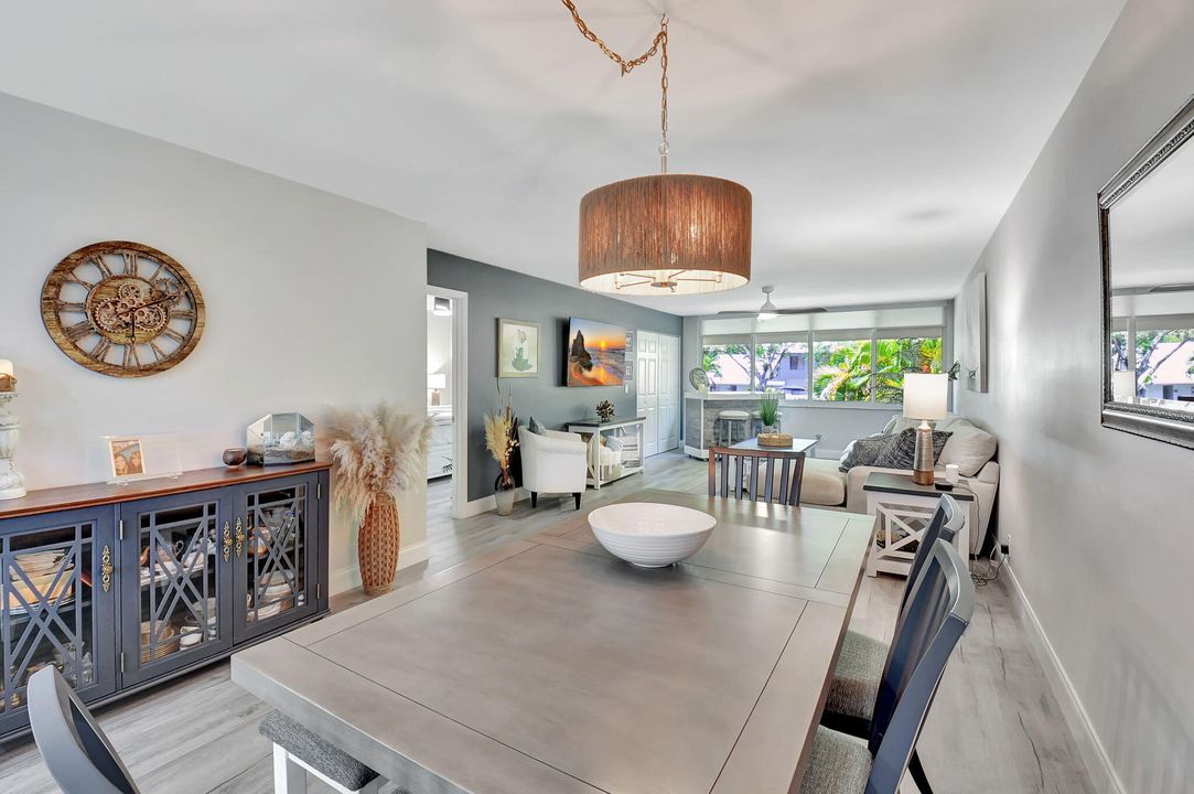 For Sale: $339,900 (2 beds, 2 baths, 1136 Square Feet)