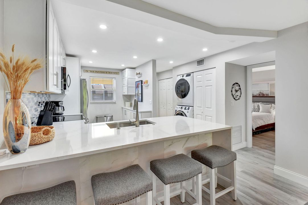 For Sale: $339,900 (2 beds, 2 baths, 1136 Square Feet)