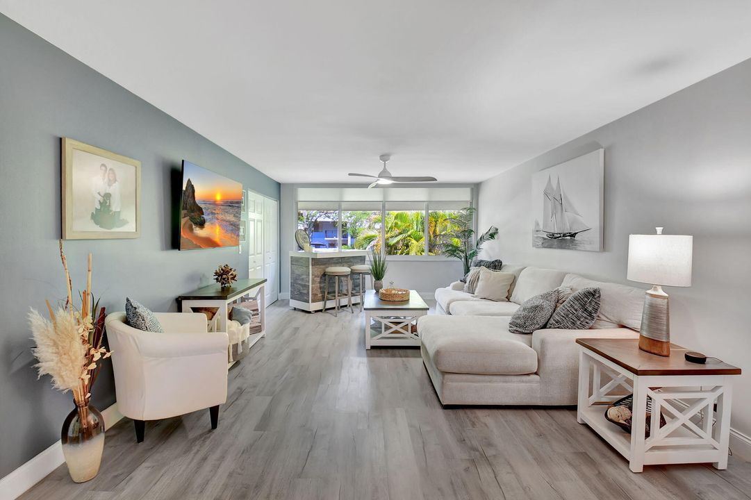 For Sale: $339,900 (2 beds, 2 baths, 1136 Square Feet)