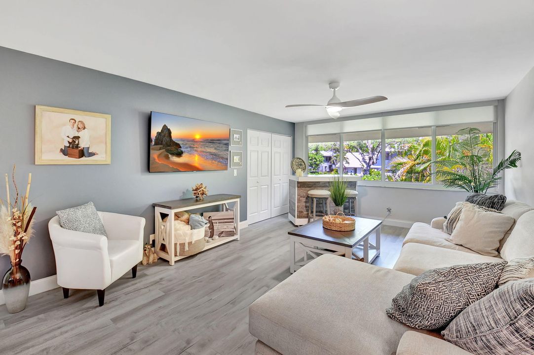 For Sale: $339,900 (2 beds, 2 baths, 1136 Square Feet)