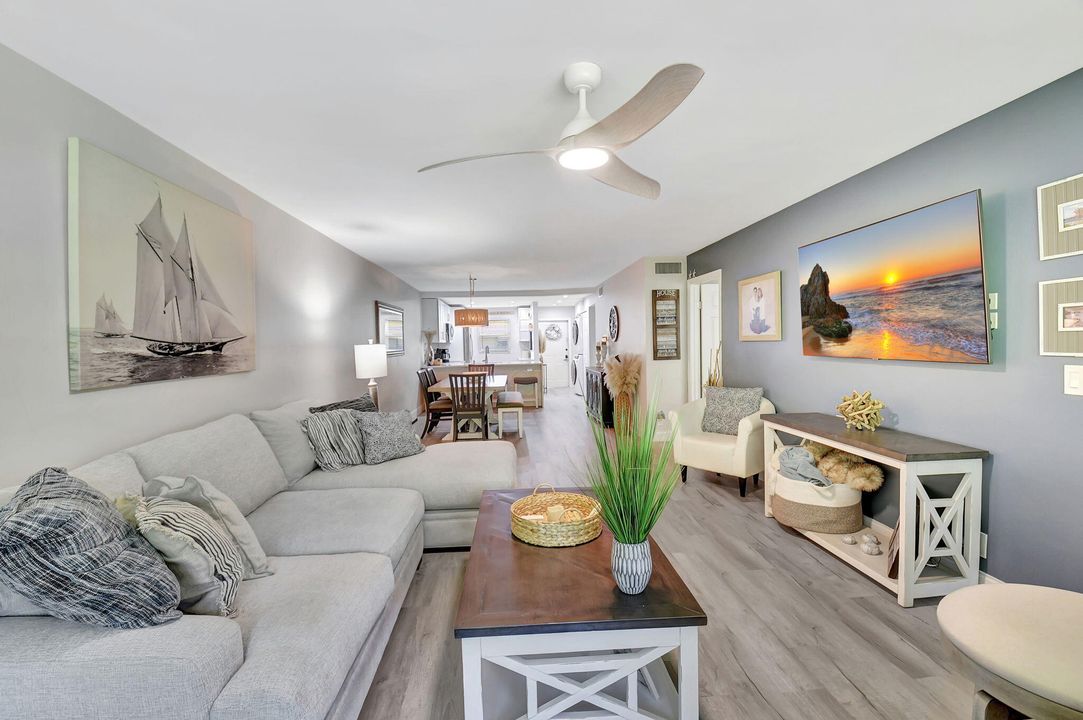 For Sale: $339,900 (2 beds, 2 baths, 1136 Square Feet)