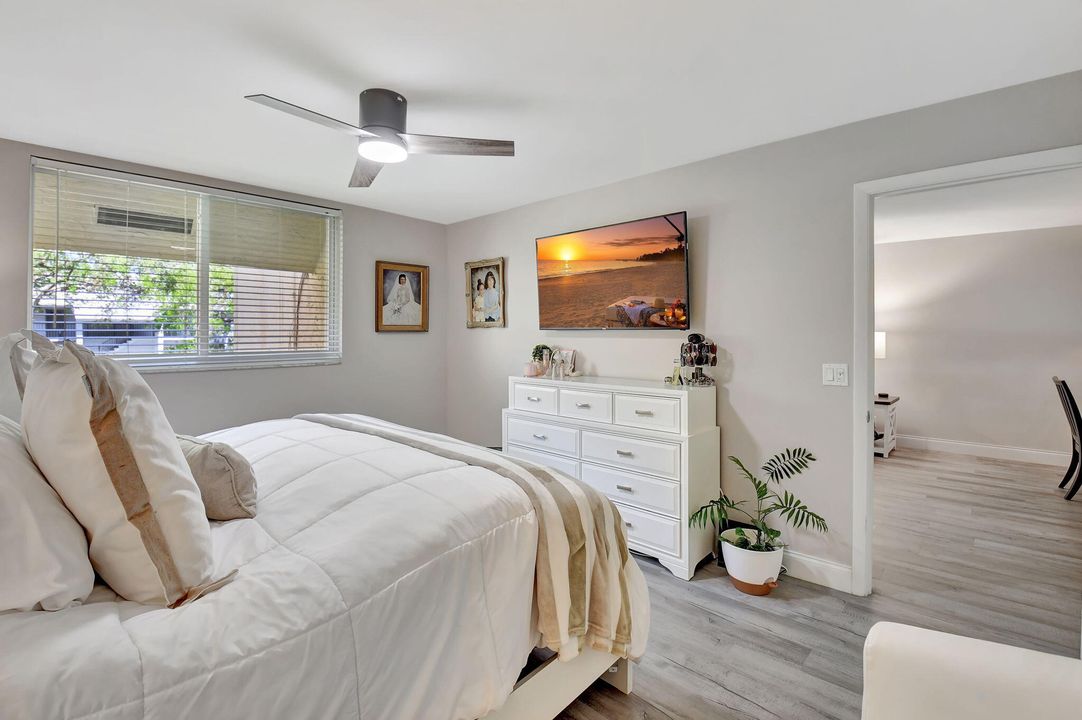 For Sale: $339,900 (2 beds, 2 baths, 1136 Square Feet)