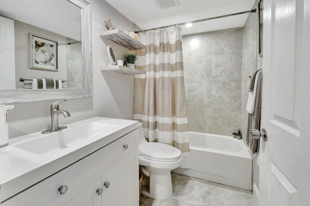 For Sale: $339,900 (2 beds, 2 baths, 1136 Square Feet)