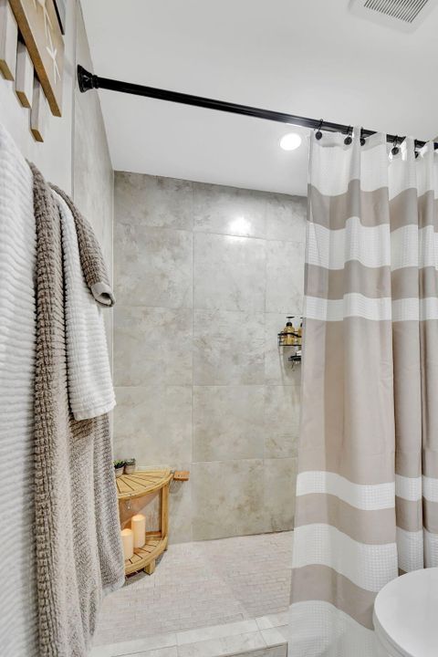 For Sale: $339,900 (2 beds, 2 baths, 1136 Square Feet)