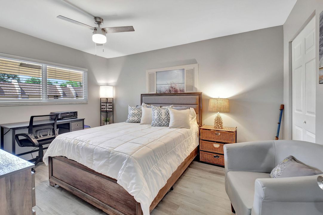 For Sale: $339,900 (2 beds, 2 baths, 1136 Square Feet)