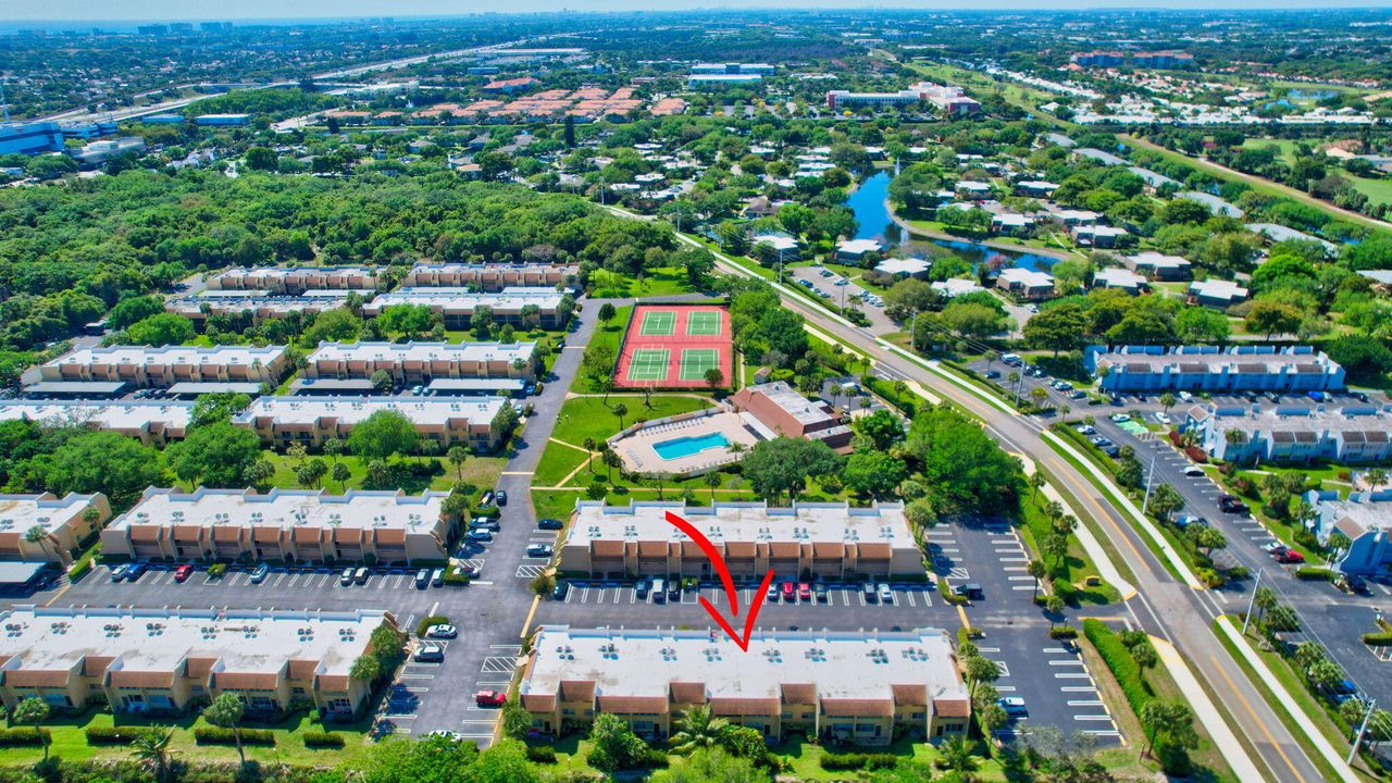 For Sale: $339,900 (2 beds, 2 baths, 1136 Square Feet)