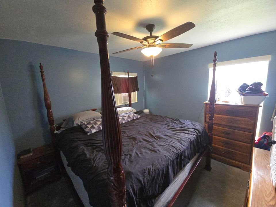 For Sale: $219,999 (2 beds, 1 baths, 720 Square Feet)