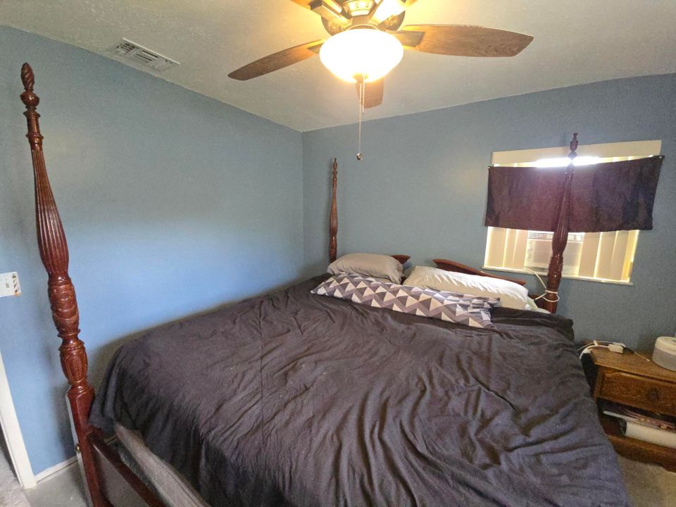 For Sale: $219,999 (2 beds, 1 baths, 720 Square Feet)