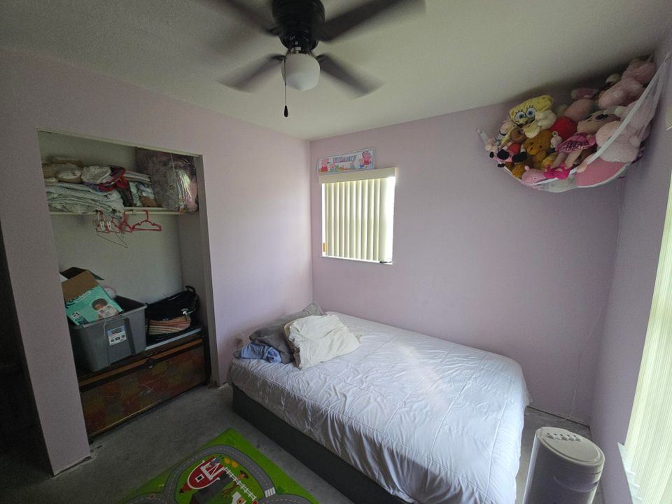 For Sale: $219,999 (2 beds, 1 baths, 720 Square Feet)