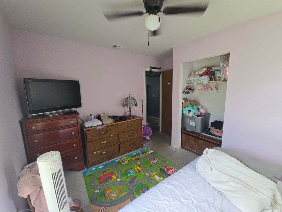 For Sale: $219,999 (2 beds, 1 baths, 720 Square Feet)