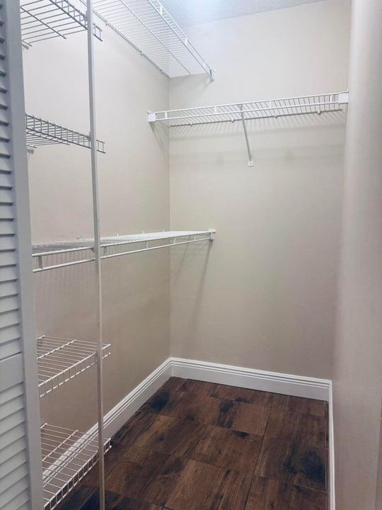 Active With Contract: $2,100 (1 beds, 1 baths, 596 Square Feet)