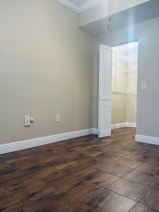 Active With Contract: $2,100 (1 beds, 1 baths, 596 Square Feet)