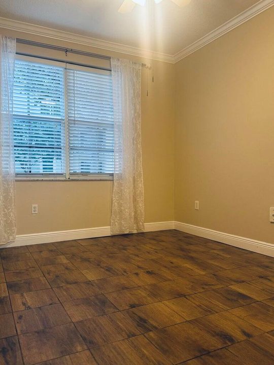 Active With Contract: $2,100 (1 beds, 1 baths, 596 Square Feet)