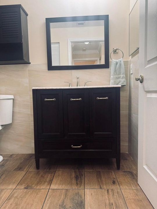 Active With Contract: $2,100 (1 beds, 1 baths, 596 Square Feet)