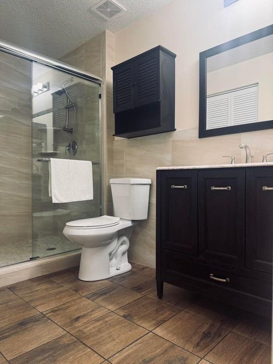 Active With Contract: $2,100 (1 beds, 1 baths, 596 Square Feet)