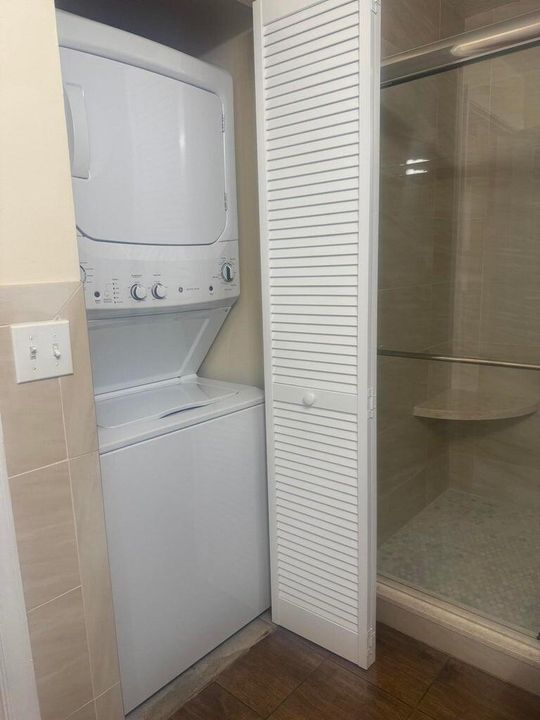 Active With Contract: $2,100 (1 beds, 1 baths, 596 Square Feet)