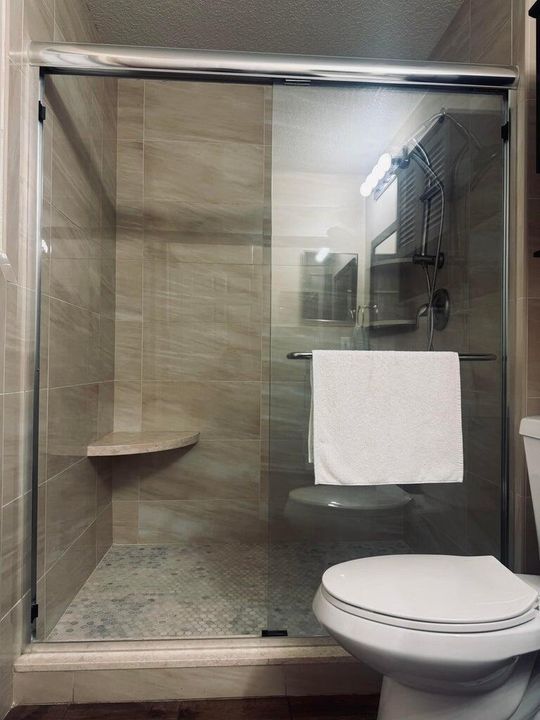 Active With Contract: $2,100 (1 beds, 1 baths, 596 Square Feet)