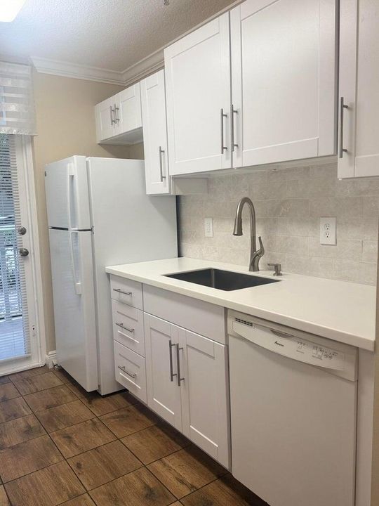 Active With Contract: $2,100 (1 beds, 1 baths, 596 Square Feet)
