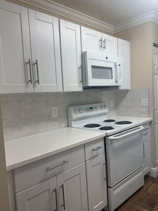 Active With Contract: $2,100 (1 beds, 1 baths, 596 Square Feet)