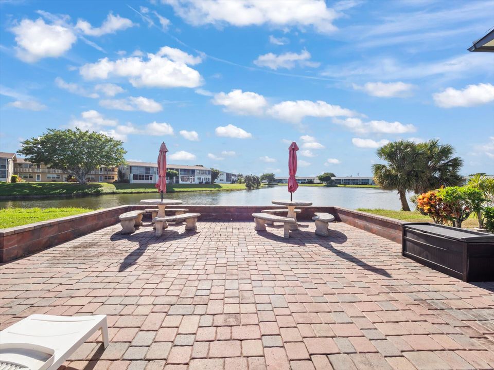 合同活跃: $98,000 (1 贝兹, 1 浴室, 570 平方英尺)