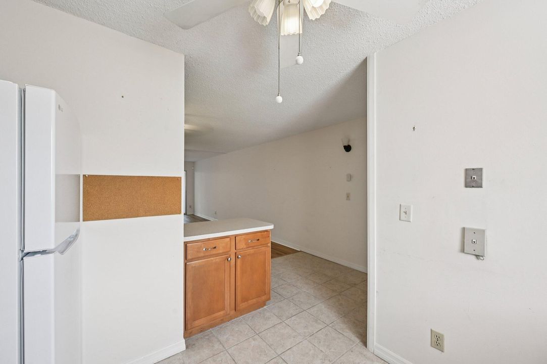 待售: $175,000 (2 贝兹, 2 浴室, 1272 平方英尺)