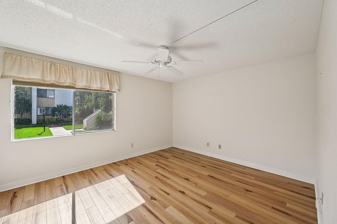 待售: $175,000 (2 贝兹, 2 浴室, 1272 平方英尺)