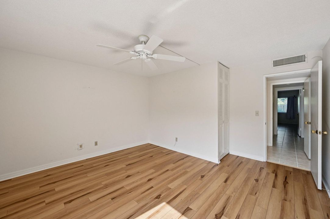 待售: $175,000 (2 贝兹, 2 浴室, 1272 平方英尺)