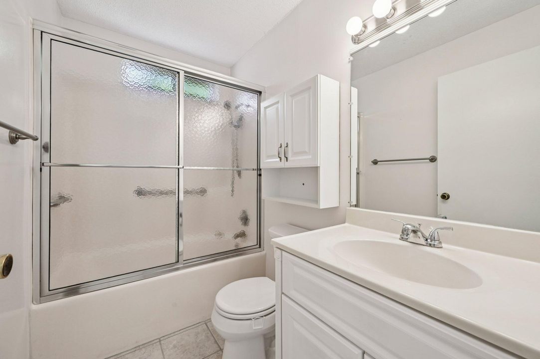 待售: $175,000 (2 贝兹, 2 浴室, 1272 平方英尺)