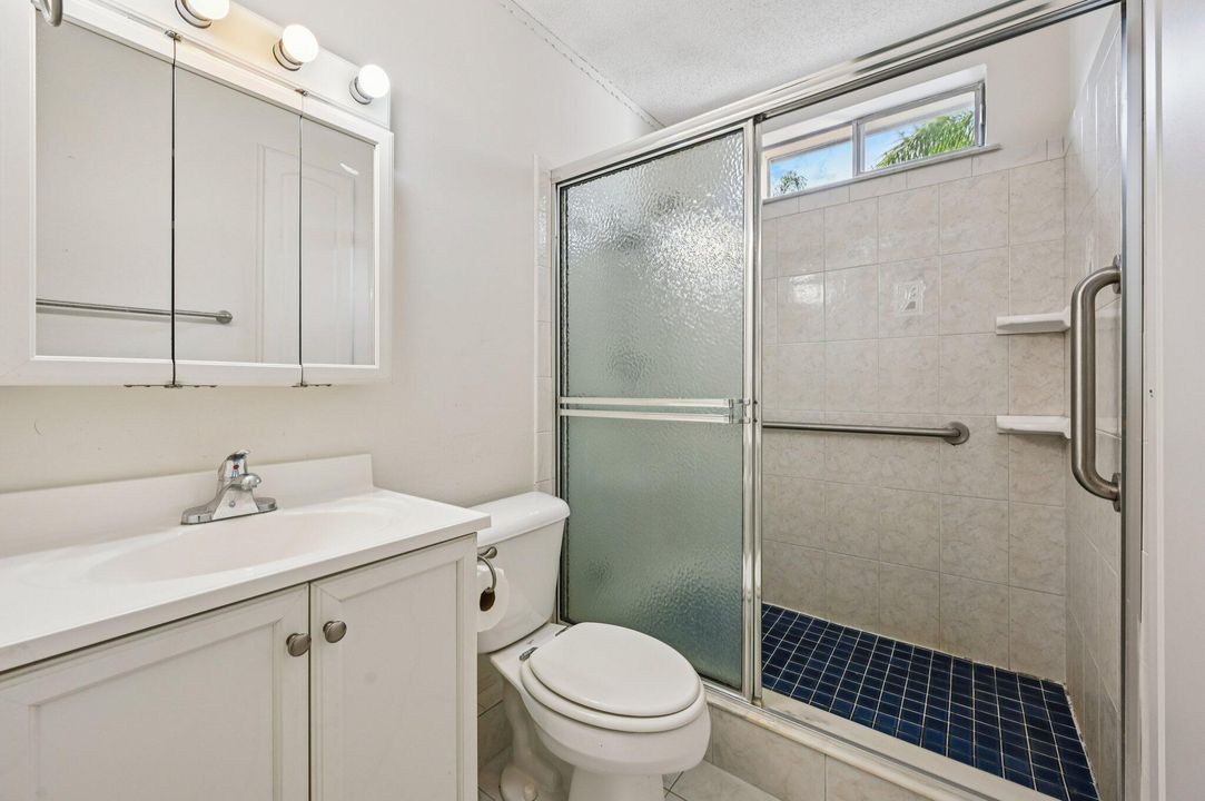 待售: $175,000 (2 贝兹, 2 浴室, 1272 平方英尺)