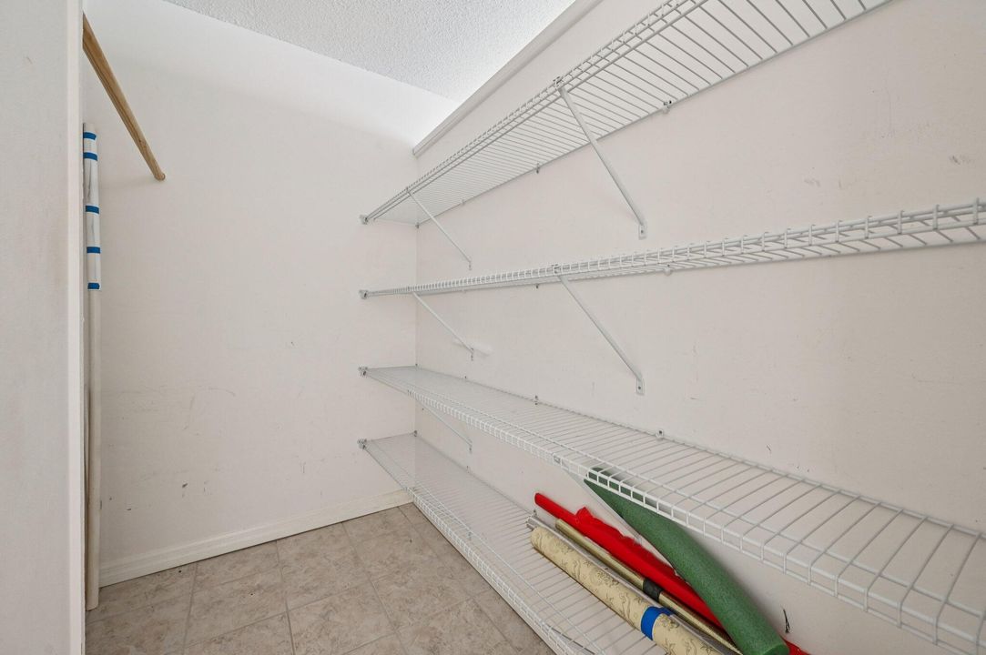 待售: $175,000 (2 贝兹, 2 浴室, 1272 平方英尺)