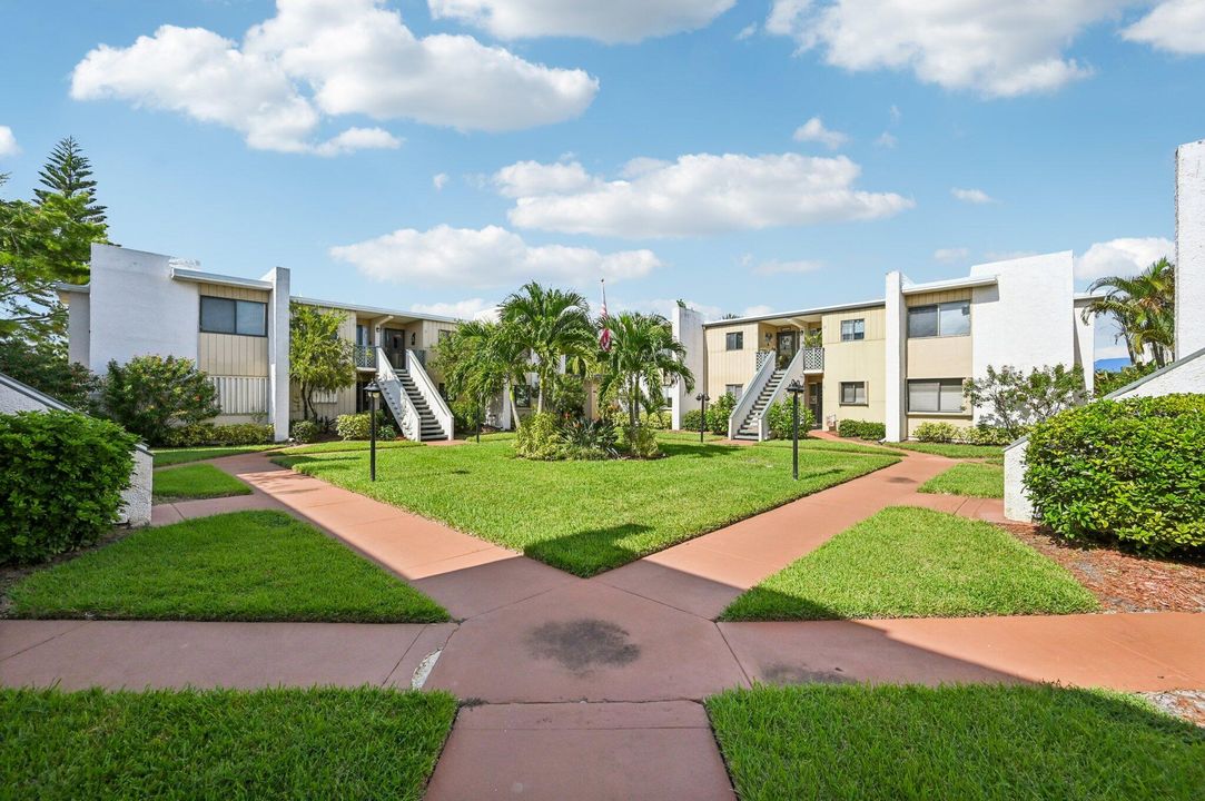 待售: $175,000 (2 贝兹, 2 浴室, 1272 平方英尺)