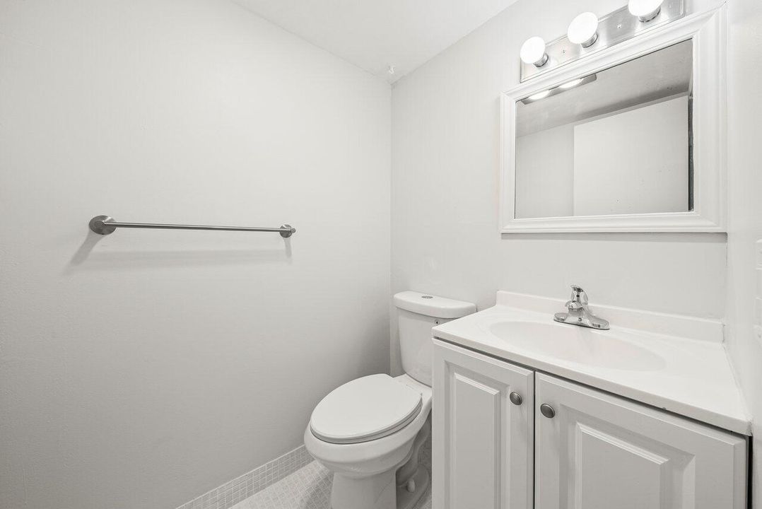 For Sale: $98,900 (1 beds, 1 baths, 764 Square Feet)