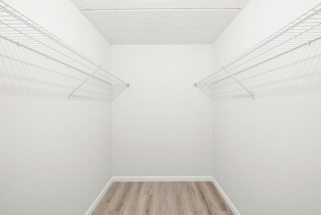 For Sale: $98,900 (1 beds, 1 baths, 764 Square Feet)